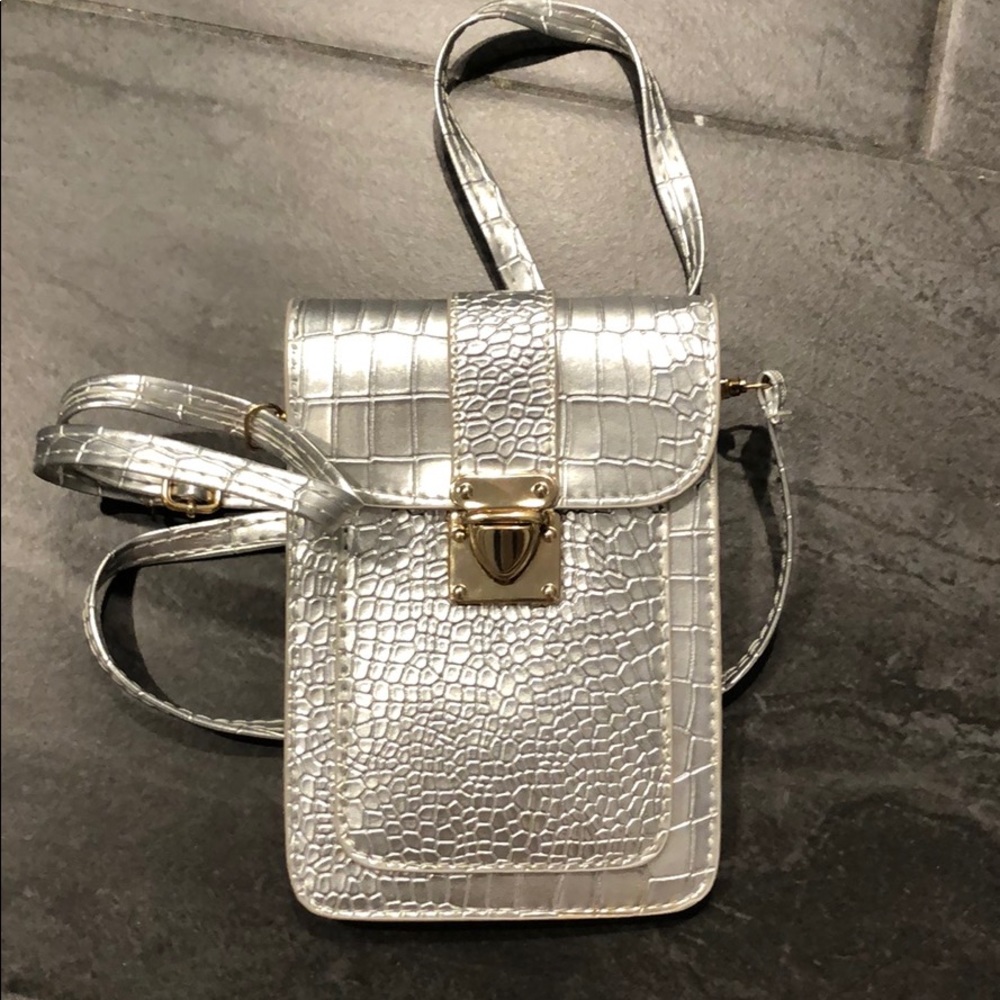 Silver metallic faux snake skin cross body.